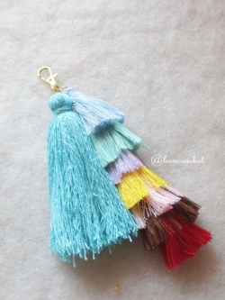 พวงกุญแจพู่เล็กพู่ใหญ่ tassels keychain ฟ้า