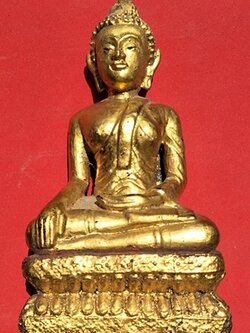 พระไม้แกะปิดทอง