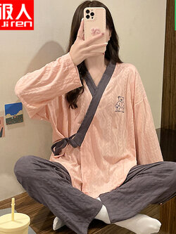 ชุดนอนผู้หญิง