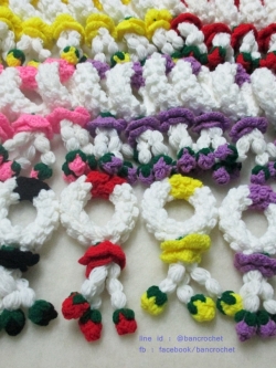 พวงมาลัยถักโครเชต์ คละสี ขนาด 3*7 นิ้ว