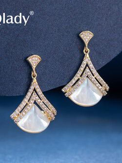 ต่างหู ตุ้มหูแฟชั่น By Qlady