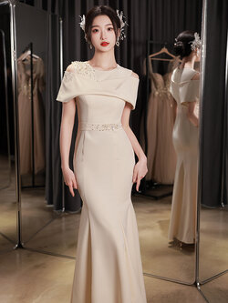 ชุดราตรี ชุดราตรีสวยหรู แบบ ทันสมัย Evening dress