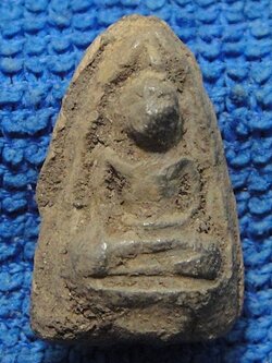 พระกรุวัดตะไกร พิมพ์หน้าครุฑ