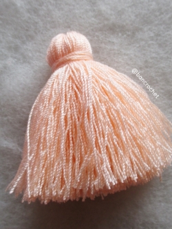 พู่แบบหนาฟู ขนาด 2 นิ้ว 4 ply tassel crochet acrylic yarn 4 ply โอรส 2 นิ้ว