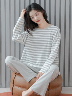 ชุดนอนผู้หญิง