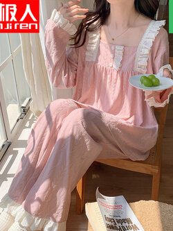 ชุดนอนผู้หญิง