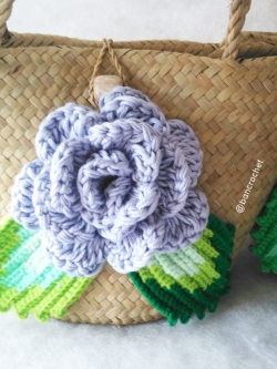 กระเป๋ากระจูดสาน ประดับกุหลาบฟ้าเทา ขนาด 7*7 นิ้ว basket weave bags ธรรมชาติ