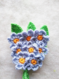 Bancrochet ช่อดอกไม้จิ๋วถักโครเชต์ Mini flower bouquet crochet สีม่วงคราม 5 นิ้ว