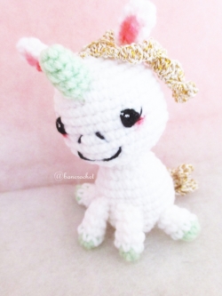 พวงกุญแจยูนิคอร์นถักไหมพรม สีครีม ขนาด 4 นิ้ว unicorn crochet keychain 4 inch