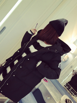 เสื้อกันหนาว สีดำ ตัวยาว ผ้าร่มเนื้อดีกันลม บุนวมนุ่ม ซิปและกระดุมหน้า พร้อมส่งจ้า