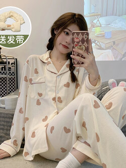 ชุดนอนผู้หญิง