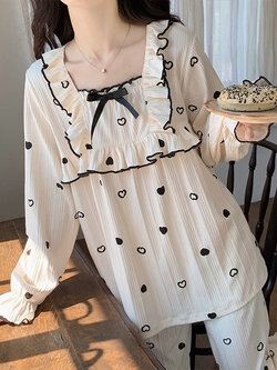 ชุดนอนผู้หญิง