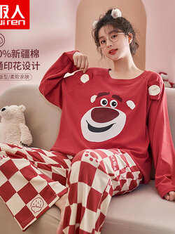 ชุดนอนผู้หญิง