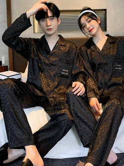 ชุดนอนผู้หญิง