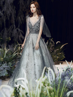 ชุดราตรี ชุดราตรีสวยหรู แบบ ทันสมัย Evening dress