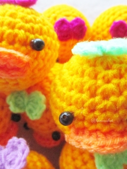 พวงกุญแจหัวตุ๊กตาเป็ดถักโครเชต์ duck crochet keychain