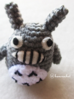 พวงกุญแจแมวโทโทโร่ถัก Totoro amigurumi crochet keychain