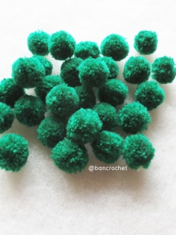 ปอมปอมไหมพรม ขนาด 2.5-3 ซม pom poms crochet เขียวเข้ม 2.5-3 ซม.