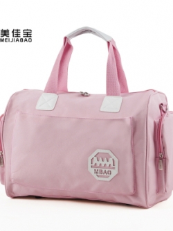 กระเป๋าเดินทางทรงดัฟเฟิล ใช้ได้ทั้งหญิงและชาย Duffle Bags ดีไซน์สวยเท่ ราคาน่าคบ กระเป๋าถือแนวสปอร์ต จุของได้เยอะ ใช้แล้วเท่ แถมราคาไม่แพงด้วย