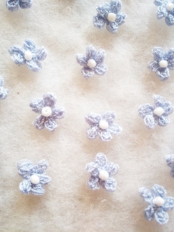Bancrochet ดอกไม้จิ๋วถักโครเชต์ crochet mini flowers สีฟ้าคราม 0.5 นิ้ว