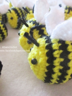 ผึ้งถักจิ๋ว 1.5 นิ้ว