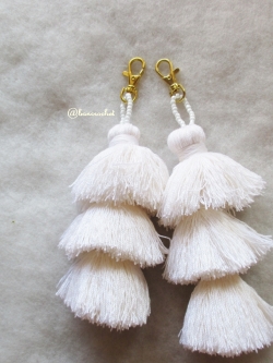 พู่สีขาว สามชั้น white tassel