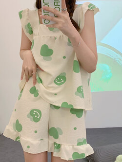 ชุดนอนผู้หญิง