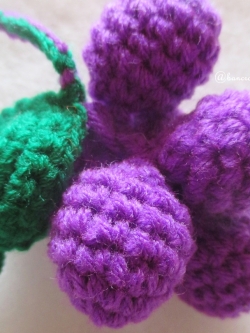 องุ่นม่วงถักโครเชต์ grape fruit crochet