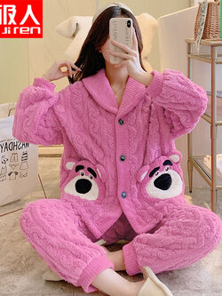 ชุดนอนผู้หญิง