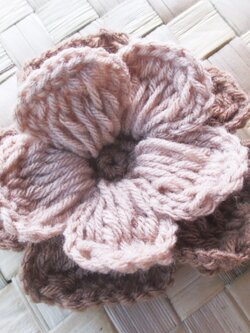 Bancrochet ที่คาดผมถักโครเชต์ ดอกไม้ถักคาดผม Crochet Flower Headband น้ำตาล 7x6 Inch