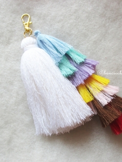 พวงกุญแจพู่เล็กพู่ใหญ่ tassels keychain ขาว
