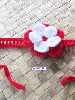 Bancrochet ที่คาดผมถักโครเชต์ ดอกไม้ถักคาดผม Crochet Flower Headband แดง 7x6 Inch