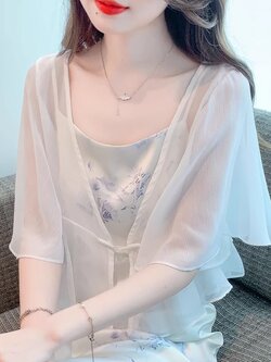 เสื้อเชิ้ตผู้หญิงใส่ทํางาน 390 บาทต่อชิ้น ฟรีค่าจัดส่ง