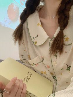 ชุดนอนผู้หญิง