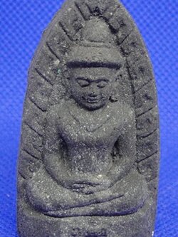 พระรอดหลวงเหล็กไหลไพรดำ วัดภูเพ็ก