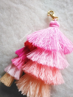 Bancrochet พวงกุญแจพู่ห้อยกระเป๋า tassels pompoms keychains หลากสี 5.5-6นิ้ว