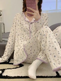 ชุดนอนผู้หญิง