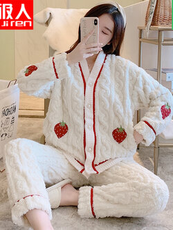 ชุดนอนผู้หญิง