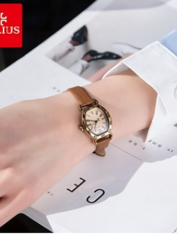 นาฬิกาข้อมือผู้หญิง