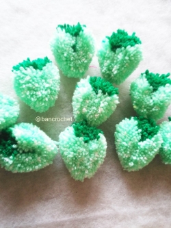 ปอมปอมสตรอเบอรี่ Pompoms strawberry สีเขียวมิ้นท์ 2 นิ้ว