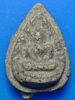 พระผงกลีบบัวพระครูใบฎีกาเกลี้ยง วัดสุทัศน์