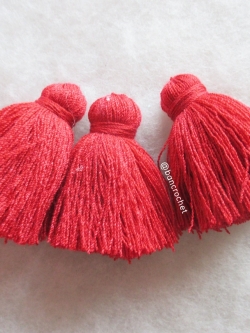 พู่แบบหนาฟู ขนาด 2 นิ้ว 4 ply tassel crochet acrylic yarn 4 ply แดง 2 นิ้ว