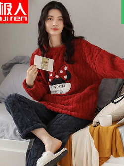 ชุดนอนผู้หญิง