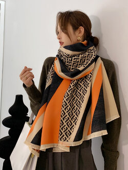 ผ้าพันคอ ผ้าคลุมไหล่ ไอเทมคู่ใจ ใส่ได้ทุกซีซั่น!