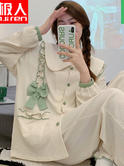 ชุดนอนผู้หญิง