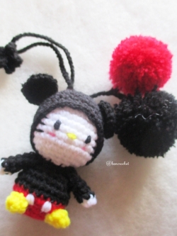 ที่ห้อยกระเป๋า พวงกุญแจตุ๊กตาคิตตี้มิกกี้เม้าส์ ปอมปอม dolls pom pom amigurumi crochet keychain