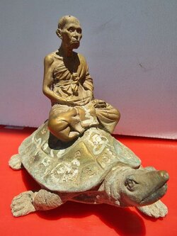 หลวงปู่หลิวนั่งเต่า วัดไร่แตงทอง