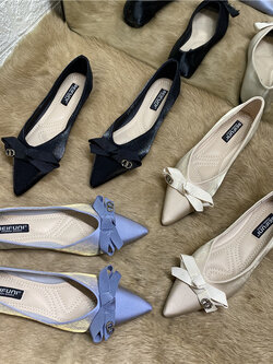 รองเท้าแฟชั่นผู้หญิงส้นเตี้ย ใส่สบาย มีขนาดให้สั่งซื้อ 35 36 37 38 39 40 สนใจทักแชท ฟรีค่าส่ง!