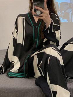 ชุดนอนผู้หญิง