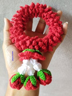 Bancrochet พวงมาลัยกุหลาบสีแดงถัก Crochet Thai Garland แดง 8*15 cm